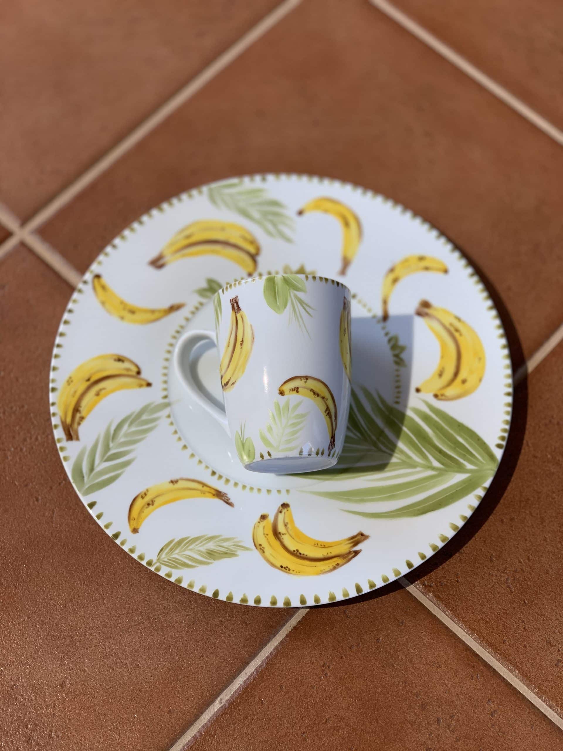 Set de 4 piezas de porcelana, 3 platos planos y 1 taza. - Image 6