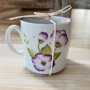 Tacita de porcelana con diseño de flores