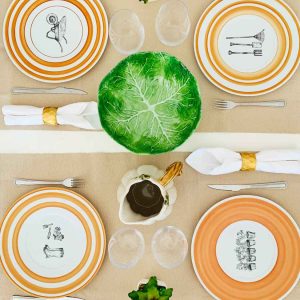 Set de 4 Platos Planos de Porcelana. Diseño central en Plumilla.
