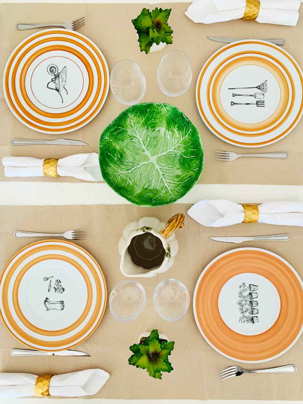 Set de 4 Platos Planos de Porcelana. Diseño central en Plumilla.