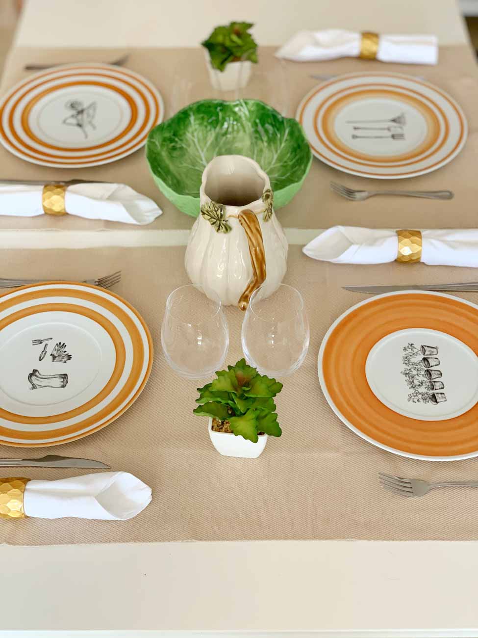 Set de 4 Platos Planos de Porcelana. Diseño central en Plumilla. - Image 3