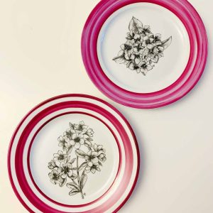 Set de 2 Platos planos de porcelana diseño flores.