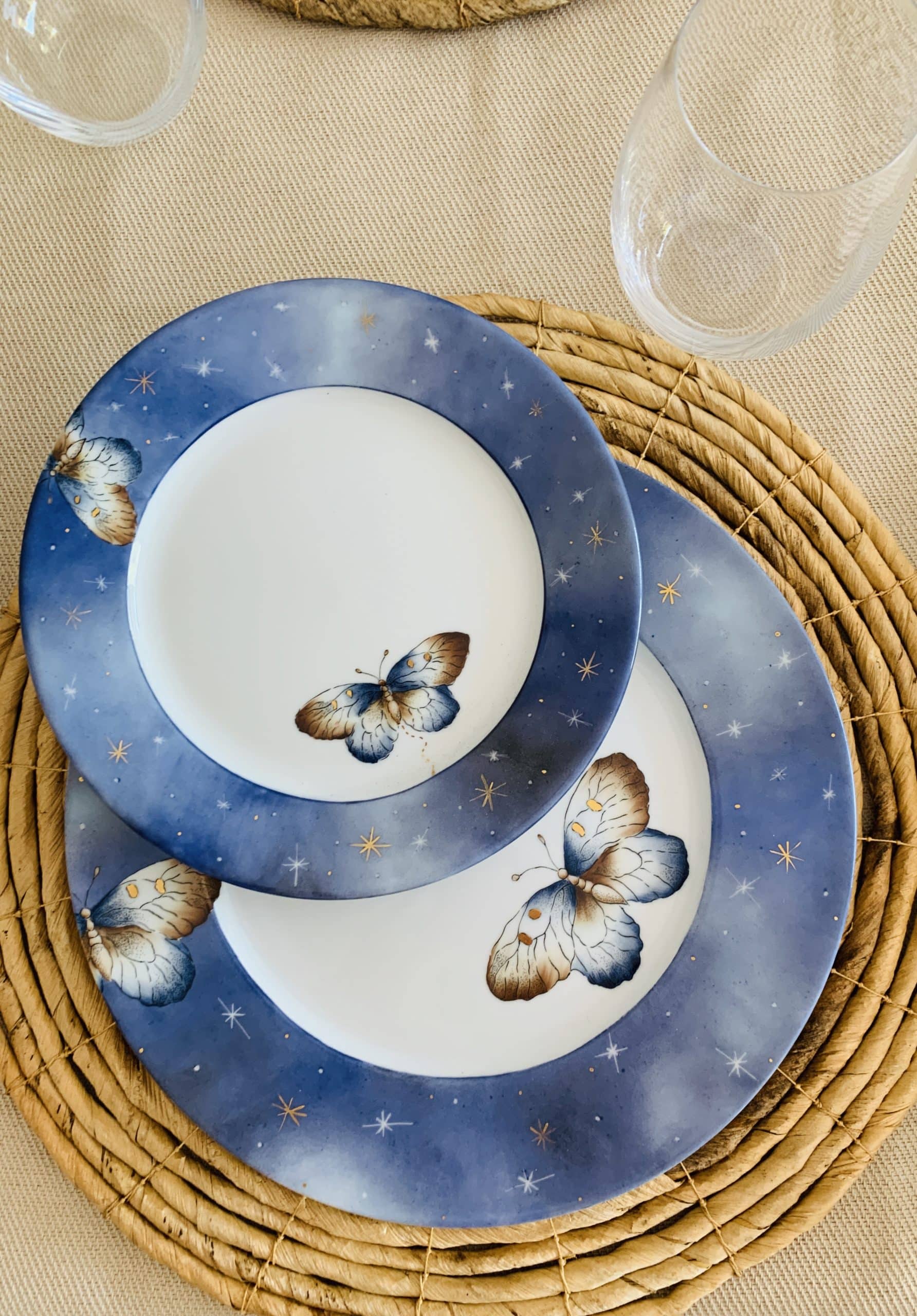 Set de 2 piezas, plato plano y plato postre, con detalles de oro. - Image 2