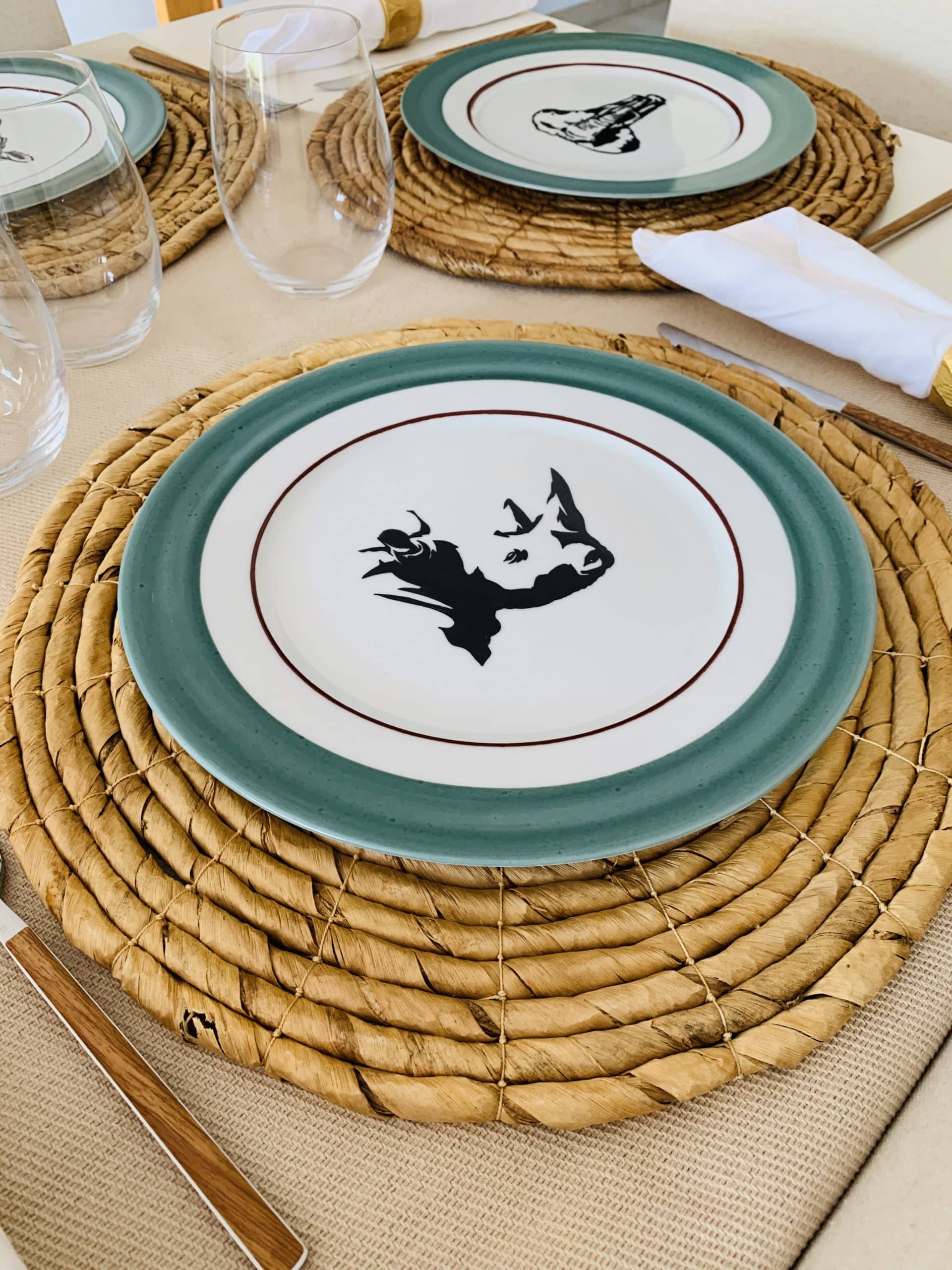 Set de 5 platos llanos de porcelana con diseño de animales. Cebra, Jirafa, León, Rinoceronte y Elefante. - Image 4