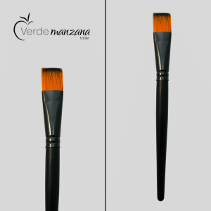Pincel Plano Sintético N°18, mango negro.