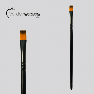 Pincel Plano Sintético N°7, mango negro.