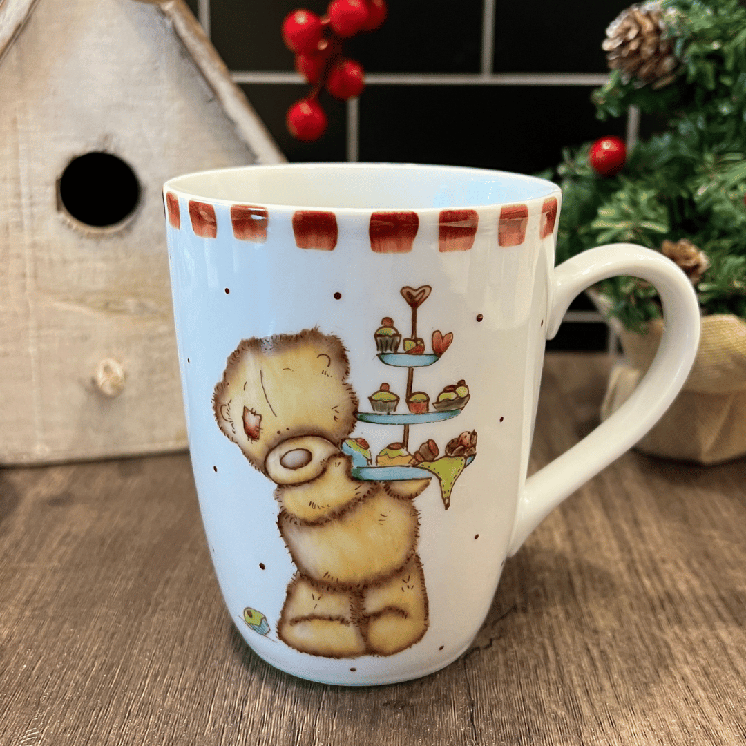 Taza de porcelana con osito y torre de dulces 10cm alto "ÚLTIMA"